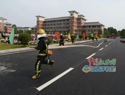 宜春消防支隊(duì)深入宜春中學(xué)開展消防知識(shí)進(jìn)軍訓(xùn)活動(dòng)